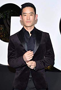 How tall is Mike Moh?